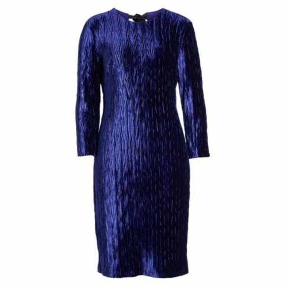 Maggy London Dresses & Skirts - Maggy London Velvet Long Sleeve Shift Dress Size 4